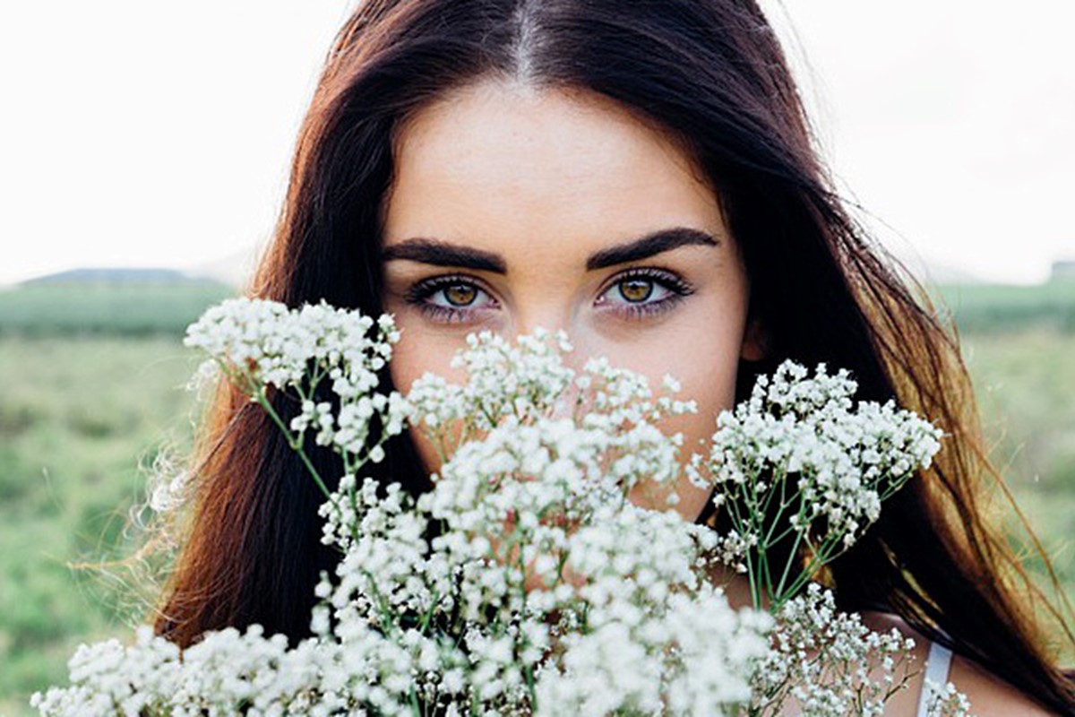Augenbrauen formen, färben & schminken: Der Weg zum perfekten Look