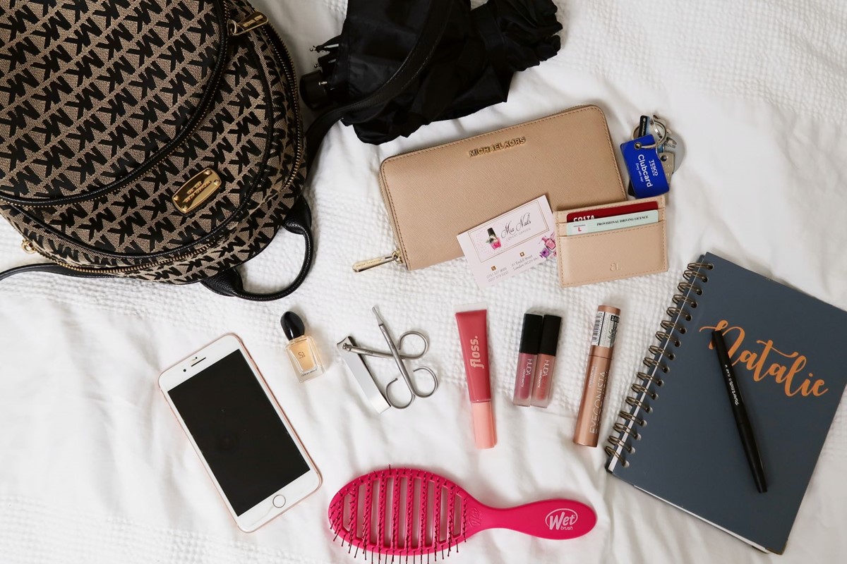 Lifestyle-Blog UP YOUR VLOG aus London hat uns in ihrer “What’s in my handbag” Spring Edition aufgelistet