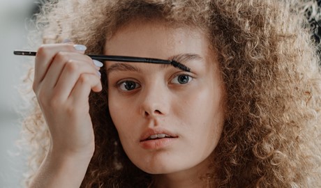 Eyebrows plucking with brow mapping - this is how it works