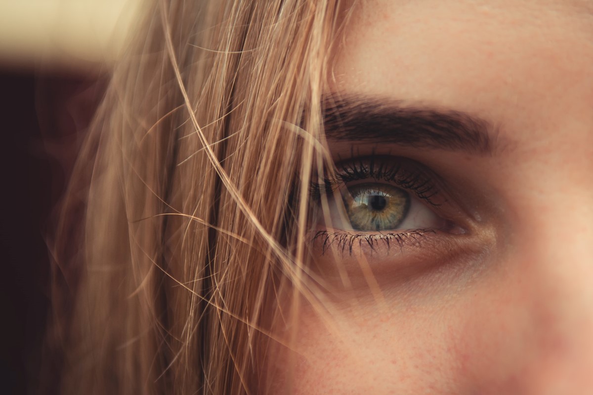 Strahlender Blick: Wimpern färben verleiht mehr Ausdruckskraft – und so funktioniert es zuhause