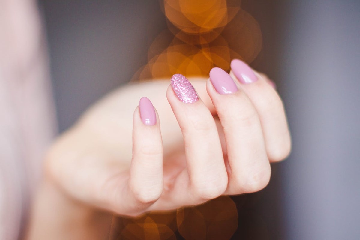 5 simple tips to get your nail polish dry in a flash