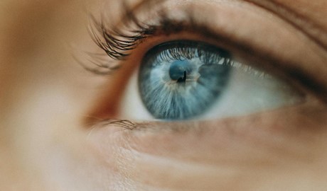 Strahlende Augenblicke: 5 Tipps für dichte und lange Wimpern