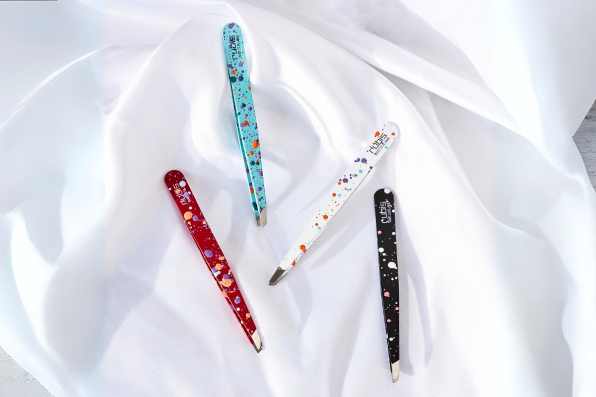 Art in everyday life: the action painting tweezers from Rubis Switzerland